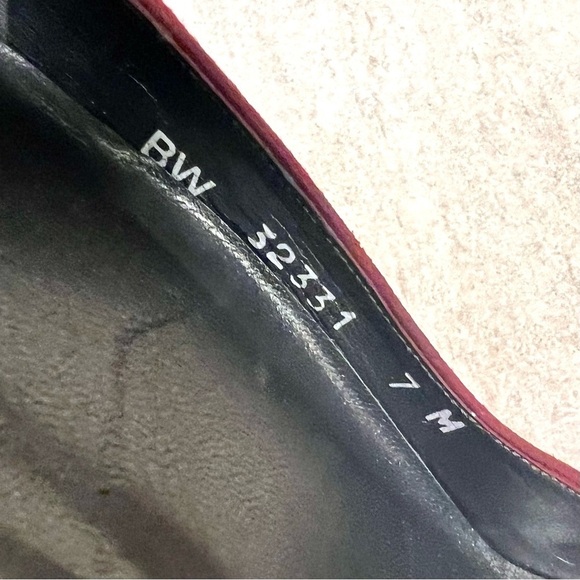 STUART WEITZMAN AUTH Women's Red Leather Suede Pumps Shoes Size 7M pointed toes - Picture 8 of 8